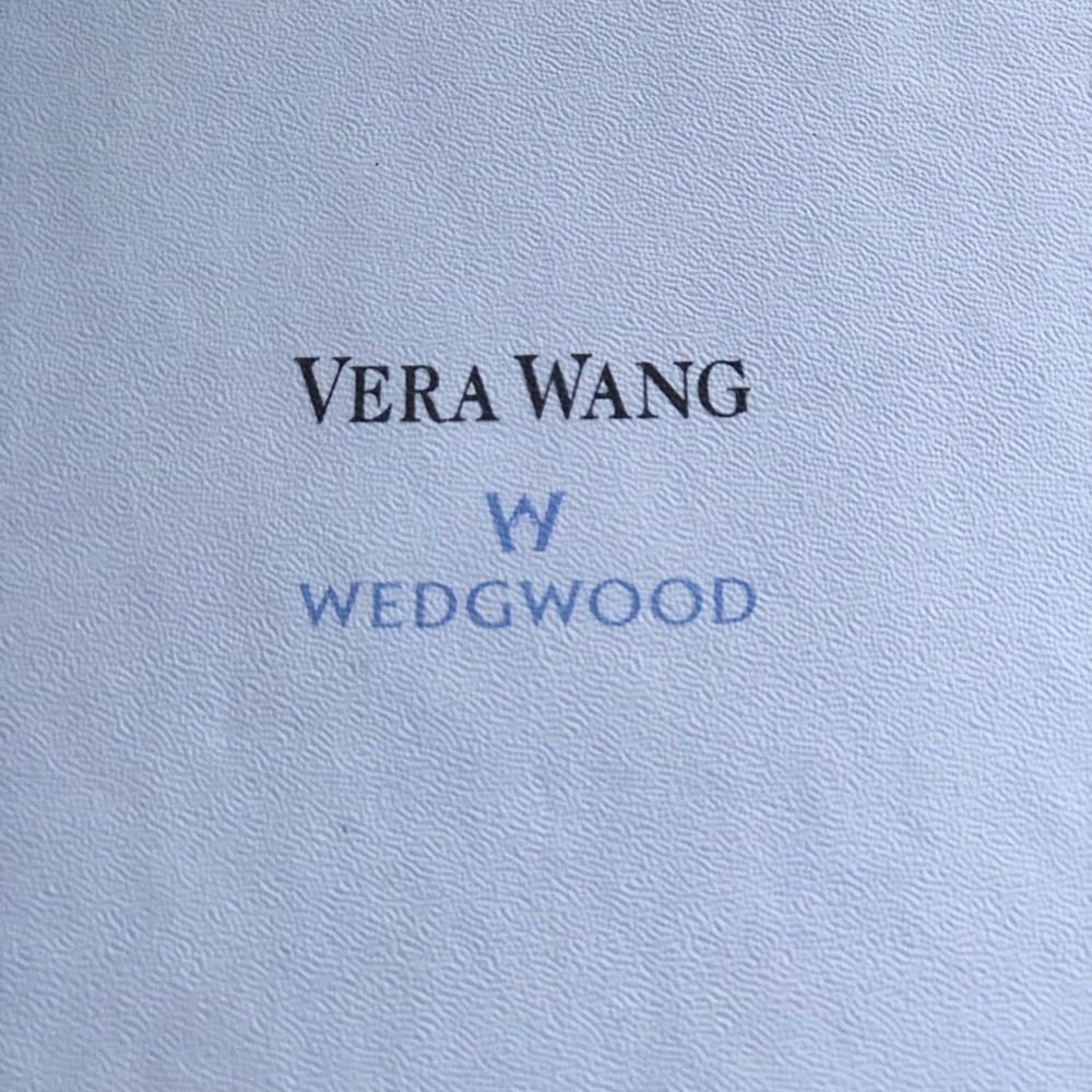 Vera Wang DUCHE88E ENCORE Lavender CHAMPAGNE Flute Pair *BRAND NEW* - Picture 2 of 16